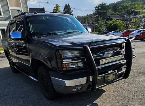 Photo 1 of 12 of 2005 Chevrolet Avalanche 1500 LS